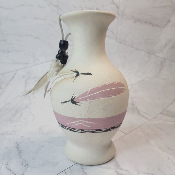 Vintage Native American pottery vase signed pink feather Little Violet 38 - Picture 5 of 8